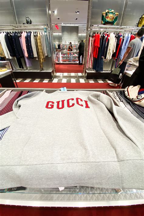 is there a gucci outlet.